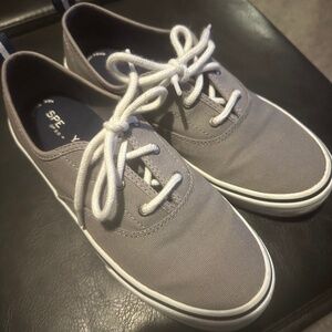 Sperry tennis shoes size 9